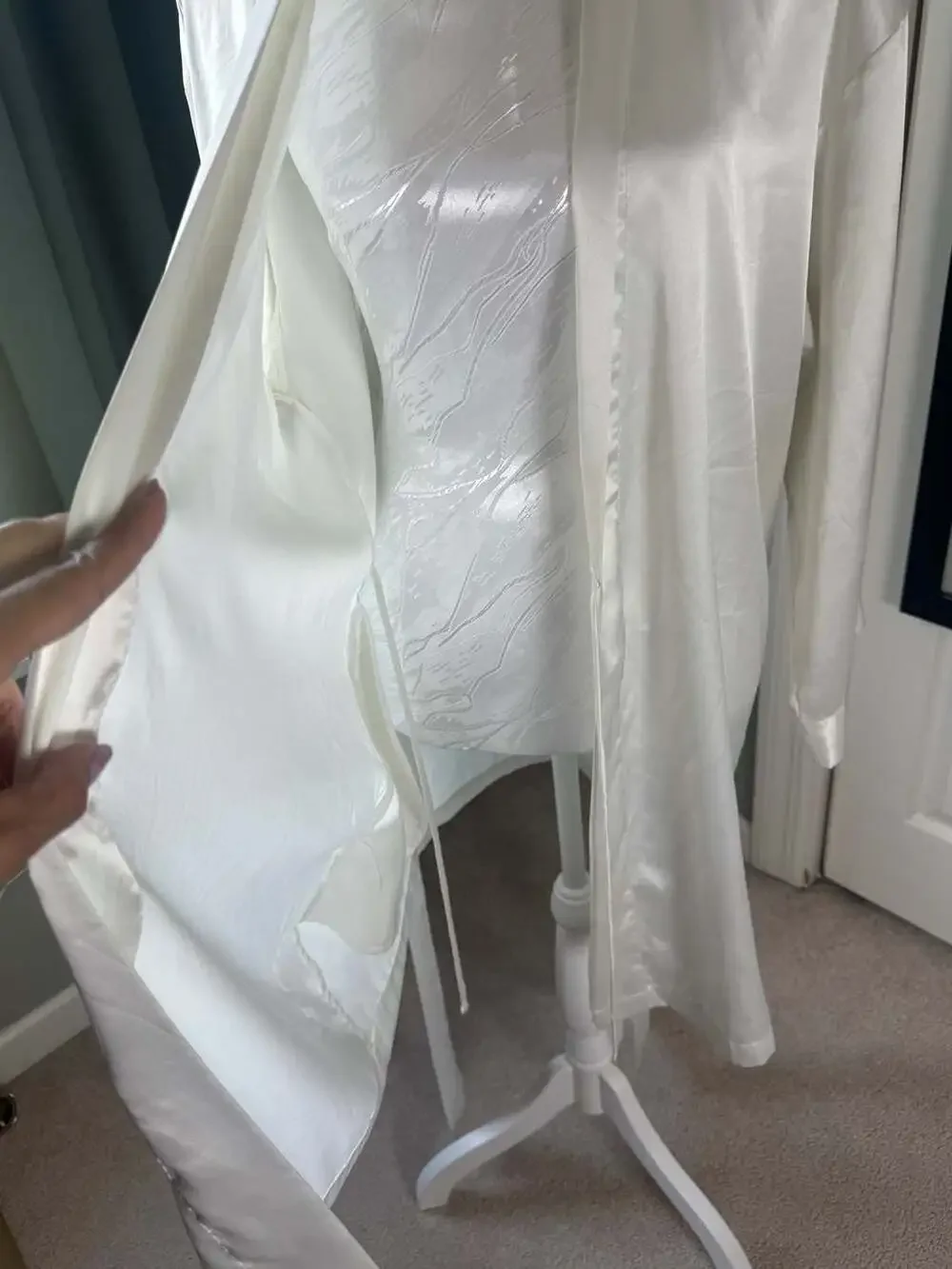 Victoria’s Secret Ivory Satin Robe One Size Bridal Kimono Tie Waist Vintage